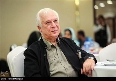 زنده‌یاد خسرو سینایی کارگردان، فیلمنامه‌نویس و مستندساز سینمای ایران
