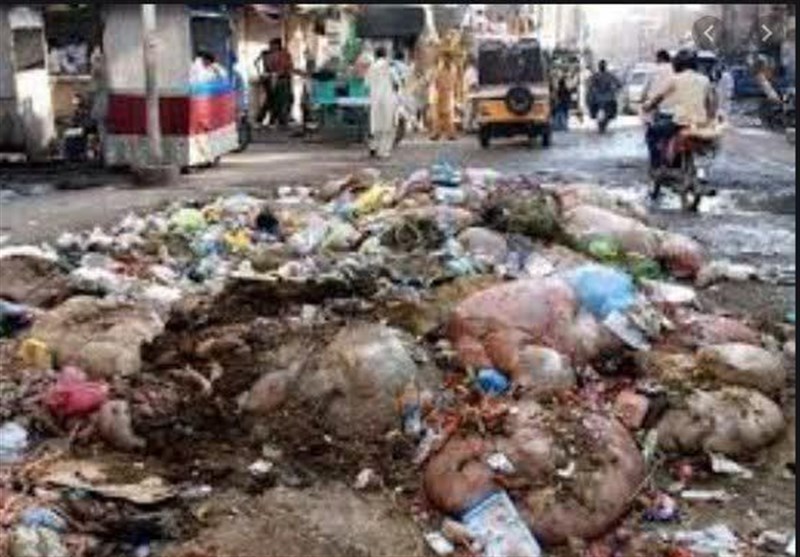 کراچی میں اختیارات کی جنگ نے آلائشوں اور کچرے کے ڈھیر لگا دیئے، شہریوں کو شدید اذیت کا سامنا