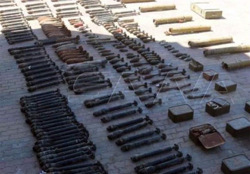 الجیش السوری یعثر على أسلحة وأجهزة اتصال من مخلفات داعش بریف دیر الزور