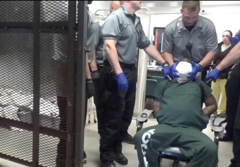 Disturbing Video Shows US Prison Guards Taser Shackled Inmate to Death