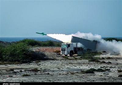  سپاه در خلیج فارس رزمایش برگزار کرد/ انهدام شناورهای هدف با موشک‌ کروز 