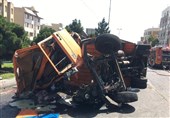 تصادف شدید و واژگونی 2 دستگاه خاور در خیابان شهید باقری + تصاویر
