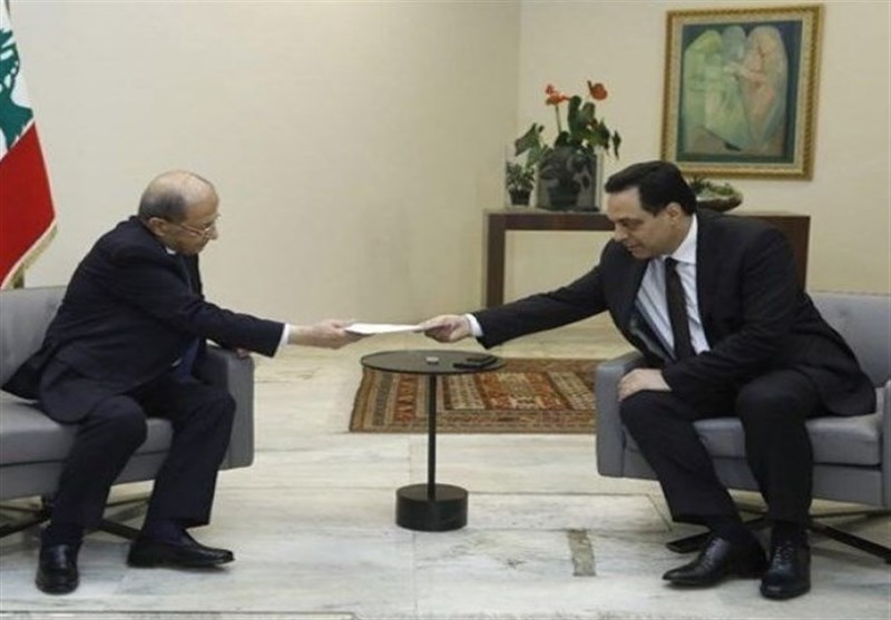 الرئیس اللبنانی یقبل استقالة حکومة حسان دیاب ویکلفه تصریف الأعمال