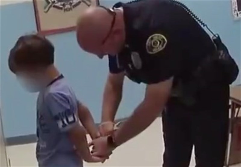Florida Police Officer Tries to Handcuff 8-Year-Old Boy with Special Needs (+Video)