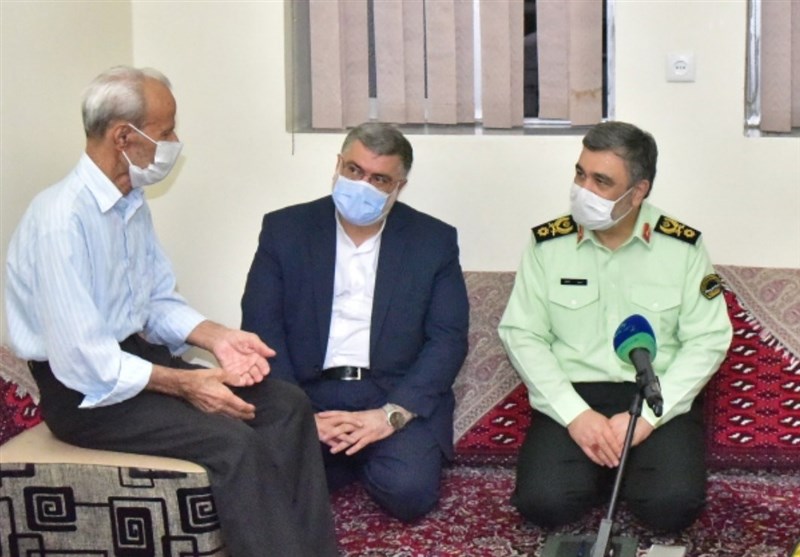 فرمانده نیروی انتظامی با خانواده شهید سبزبان دیدار کرد