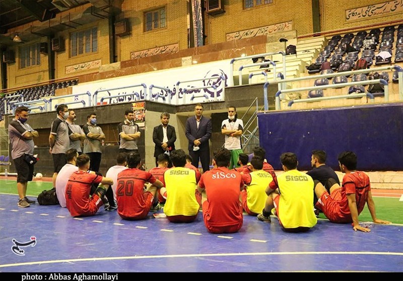 تیم فوتسال فولاد سیرجان ایرانیان برای بازی مرحله پایانی بازی‌های لیگ دسته اول فوتسال کشور آماده می‌شود+ تصاویر