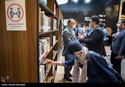 افتتاح اولین کتابخانه عمومی در ایوان انتظار مترو ولیعصر(عج) تهران