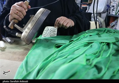  دوخت لباس شیرخوارگان حسینی منقش به تمثال حاج قاسم در کرمان به روایت تصویر 