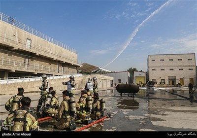 مانور های امداد و نجات سازمان آتش نشانی در حاشیه رونمایی از تجهیزات جدید مرکز آموزش سازمان آتش نشانی