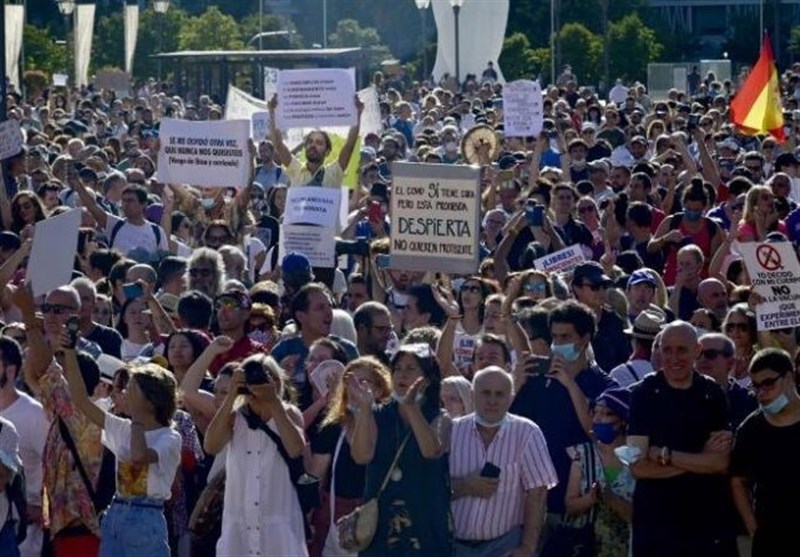 Spaniards Hold Anti-Mask Protest in Madrid As COVID-19 Cases Rise
