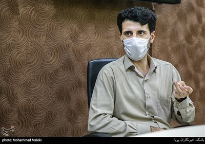 مرتضی قاضی مدیر گروه مطالعات مرکز اسناد و تحقیقات دفاع مقدس در مراسم رونمایی از کتاب جنگ شهرها-تهران
