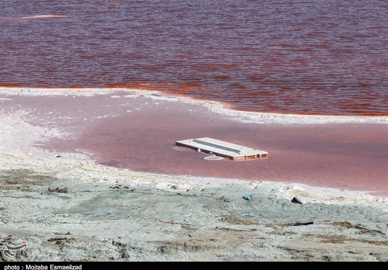 تداوم وضعیت بحرانی دریاچه ارومیه / وسعت دریاچه باز هم کاهش یافت