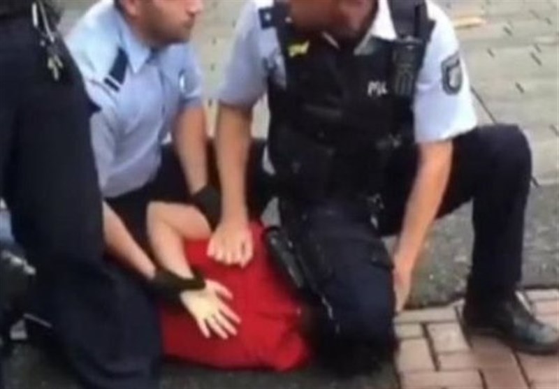 German Police Officer Filmed Kneeling on Boy&apos;s Neck During Arrest (+Video)