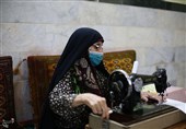 صرف فعل خواستن توسط کارآفرین بسیجی مشهد / تولید روزانه 3000 ماسک در کارگاه خانگی