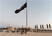 بوشهر| اهتزاز پرچم عزای امام حسین(ع) در کنار آب‌های خلیج فارس+تصاویر