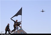 تعویض پرچم گنبد آستان مقدس امامزاده معصوم(ع) به مناسبت ماه محرم و عزای حضرت عبدالله الحسین(ع)