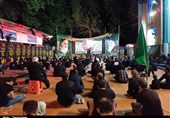 کرج| عزاداران حسینی با رعایت کامل پروتکل‌های بهداشتی در سومین شب محرم سوگواری کردند