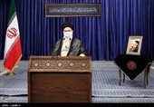 الإمام الخامنئی: لا یجب ربط اقتصاد البلاد بالتطورات الخارجیة بأی شکل من الأشکال
