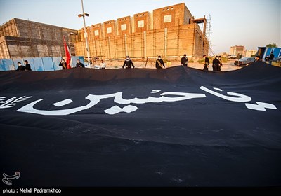 اهتزاز پرچم 200 متری یا حسین ع در پارک جزیره اهواز