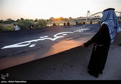 اهتزاز پرچم 200 متری یا حسین ع در پارک جزیره اهواز