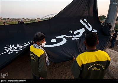 اهتزاز پرچم 200 متری یا حسین ع در پارک جزیره اهواز