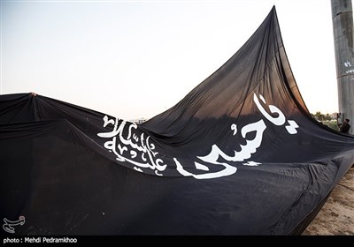 اهتزاز پرچم 200 متری یا حسین ع در پارک جزیره اهواز