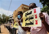 تظاهرات مردم سودان علیه توافق عادی سازی مقابل سفارت امارات در خارطوم+تصاویر