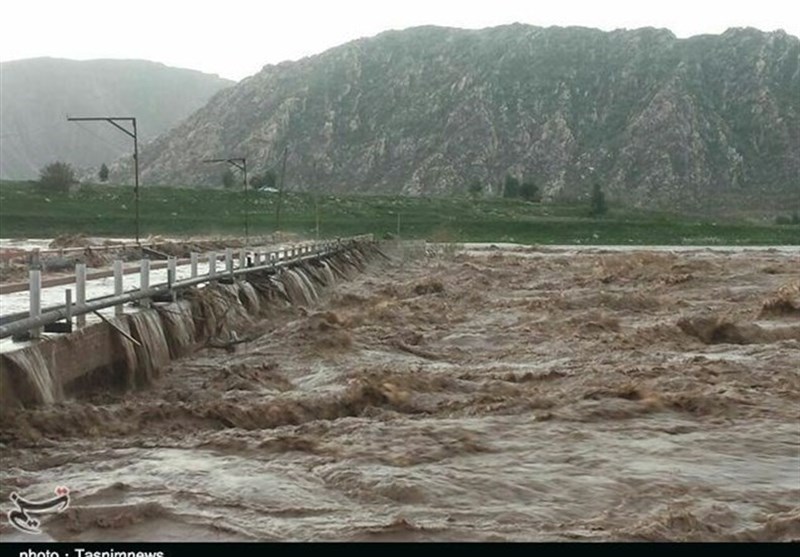 نیروهای شهرداری و آتش‌نشانی کرمانشاه به مناطق سیلاب‌زده هرسین اعزام شدند