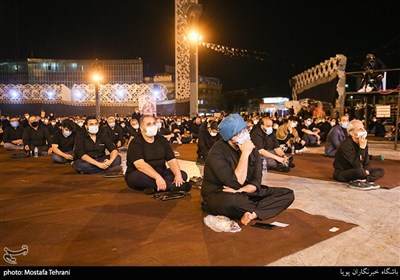 عزاداری شب هفتم محرم در میدان امام حسین(ع)