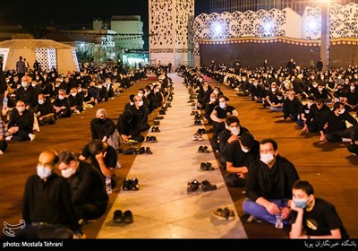 عزاداری شب هفتم محرم در میدان امام حسین(ع)
