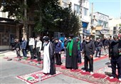 نماز جماعت ظهر عاشورا در ورامین با رعایت پروتکلهای بهداشتی برگزار شد