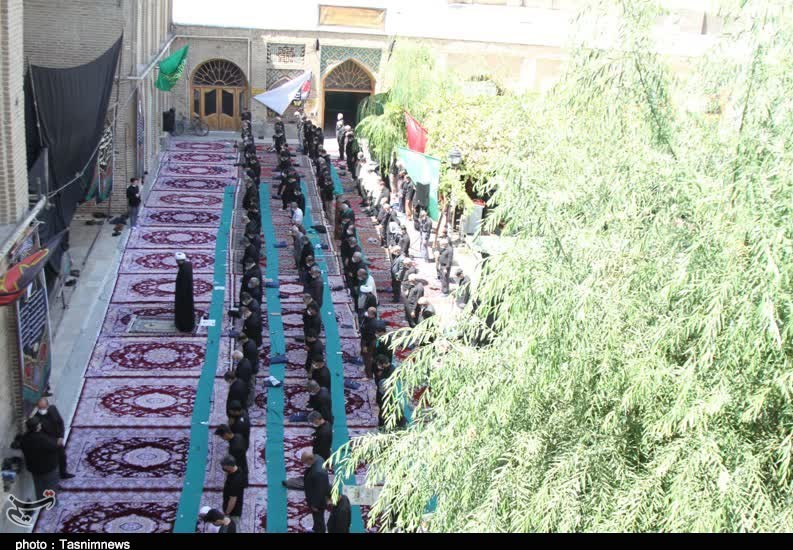اقامه نماز ظهر عاشورا در همدان به روایت تصاویر