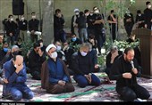 اصفهان| اقامه نماز ظهر عاشورا در گذر فرهنگی &quot;چهارباغ&quot; به روایت تصاویر