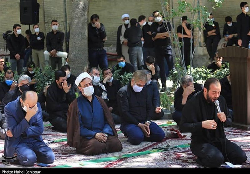 گزارش| اقامه نماز باشکوه ظهر عاشورا در استان مرکزی / عزاداران حسینی نماز را به سید و سالار شهیدان اقتدا کردند