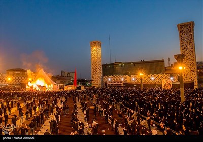 مراسم عزاداری و خیمه سوزان عصر عاشورا در میدان امام حسین (ع)