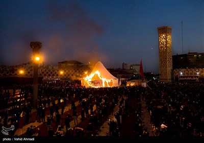 مراسم عزاداری و خیمه سوزان عصر عاشورا در میدان امام حسین (ع)