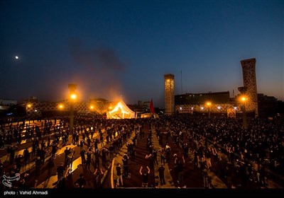 مراسم عزاداری و خیمه سوزان عصر عاشورا در میدان امام حسین (ع)