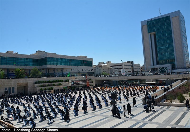 بزرگ‌ترین فرش سنگی جهان در تبریز میزبان عزاداران ابا عبدالله الحسین (ع) شد + تصاویر