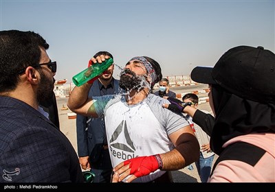 ثبت رکورد جهانی جابجایی کامیون با دندان توسط پوریا و فائزه سرلک-اهواز