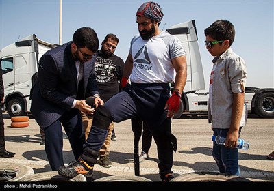 ثبت رکورد جهانی جابجایی کامیون با دندان توسط پوریا و فائزه سرلک-اهواز