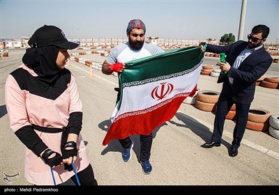 ثبت رکورد جهانی جابجایی کامیون با دندان توسط پوریا و فائزه سرلک-اهواز