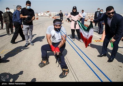 ثبت رکورد جهانی جابجایی کامیون با دندان توسط پوریا و فائزه سرلک-اهواز