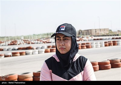 ثبت رکورد جهانی جابجایی کامیون با دندان توسط پوریا و فائزه سرلک-اهواز