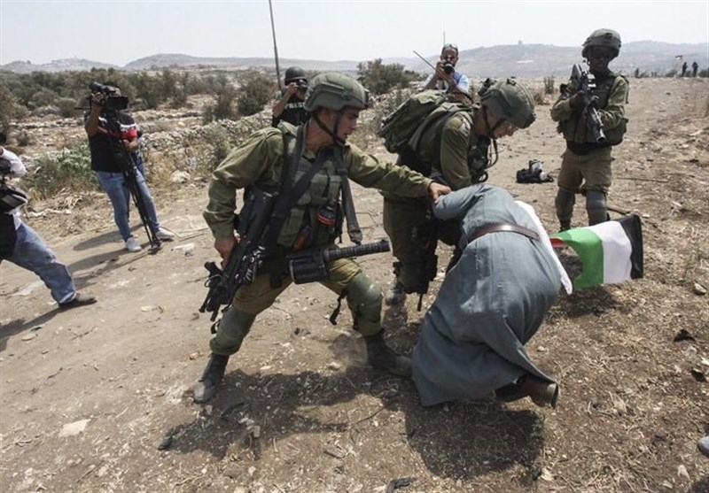 فلسطین| بازداشت 11 فلسطینی در پی یورش نظامیان صهیونیست به کرانه باختری