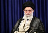 ایران اور عراق کے مابین جنگ بھڑکانے والی طاقتوں کا اصل مقصد اسلامی انقلاب کو نابود کرنا تھا، امام خامنہ ای