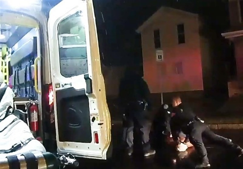Black Man Dies after Police Cover His Head with Hood during Arrest (+Video)
