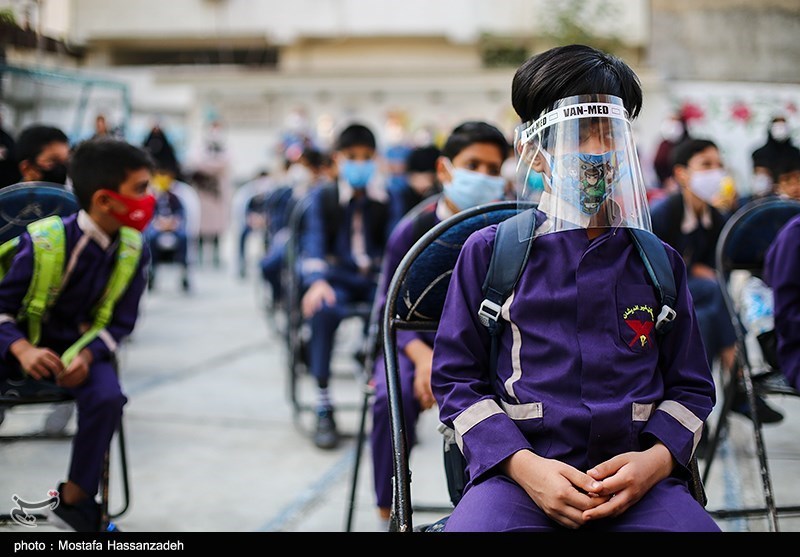 نیمی از مردم ماسک نمی‌زنند/وضعیت نامطلوب تهویه و فاصله‌گذاری در مدارس