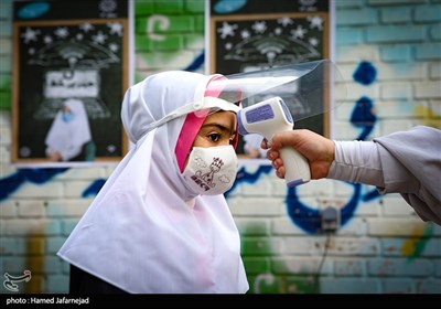 حضور دانش آموزان در آغاز سال تحصیلی جدید ۱۴۰۰-۱۳۹۹ با رعایت پروتکل های بهداشتی جهت جلوگیری از شیوع ویروس کرونا