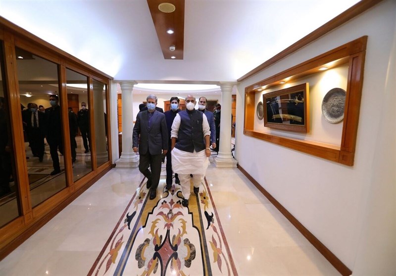Iranian, Indian Defense Ministers Meet in Tehran