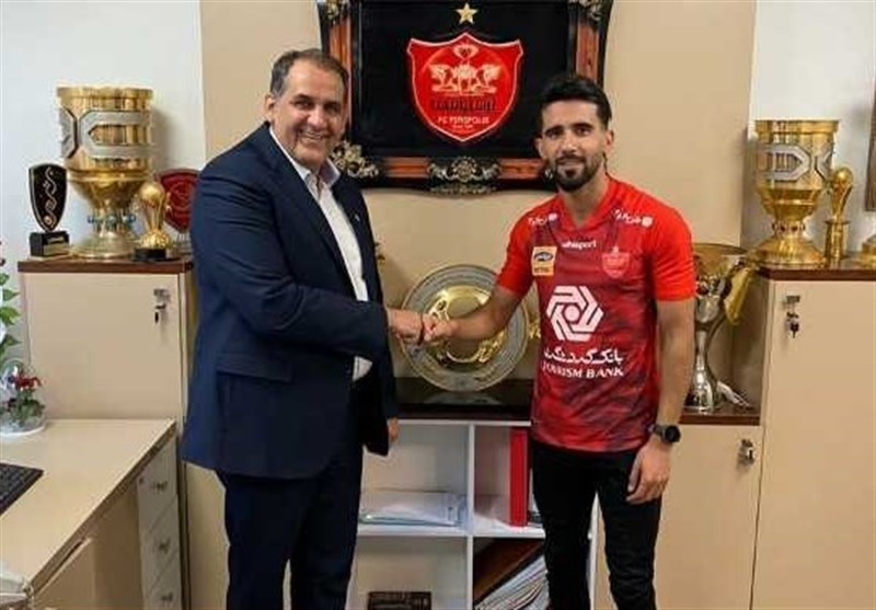 Persepolis Midfielder Resan Pens Contract Extension